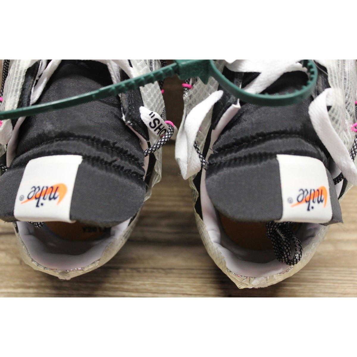 Nike x Off White women's Waffle Racer fuchsia black white Nike x Off White women's Waffle Racer fuchsia black white