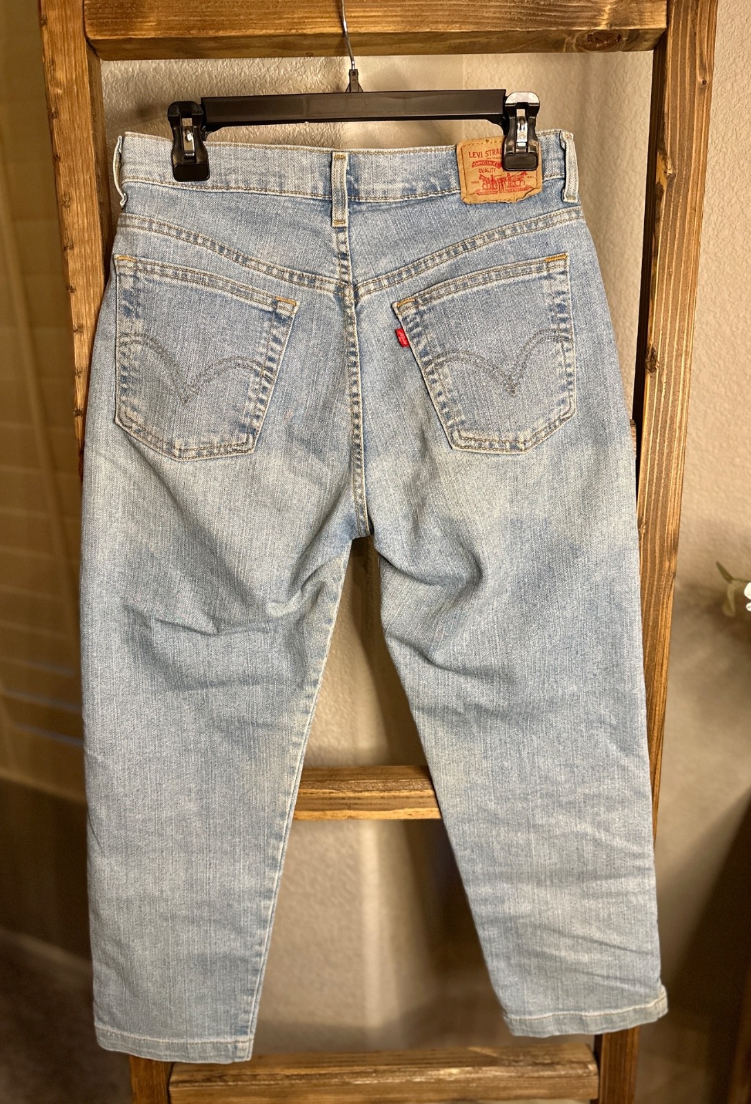 Levi’s Classic Slim Stretch Jeans Women’s Size 8 MIS Light Wash Cropped thumbnail 4