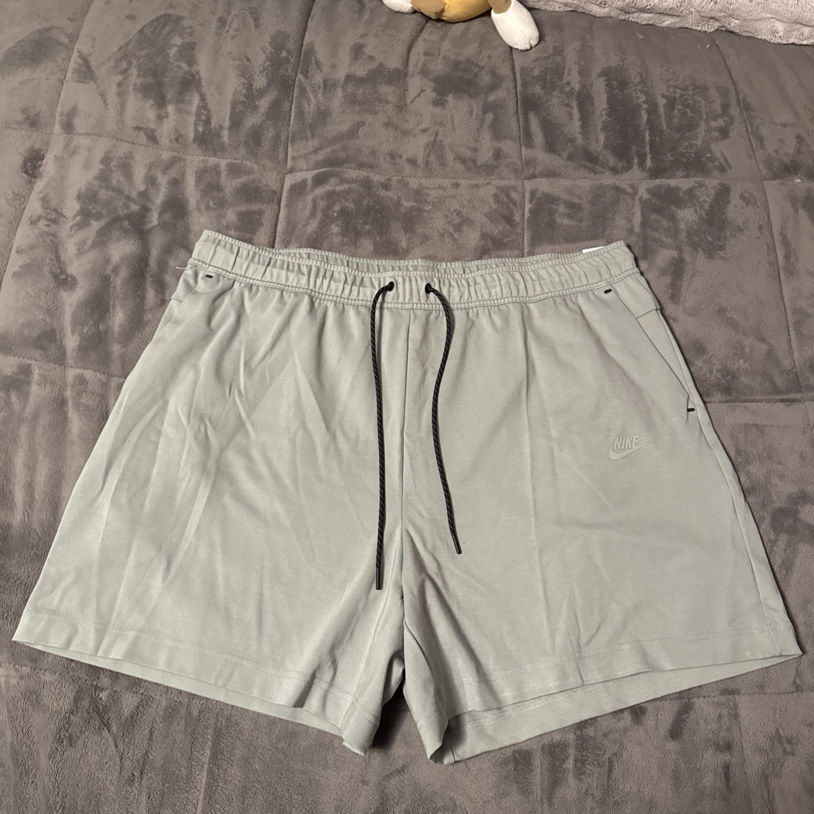 NIKE Tech Shorts 4XL Mens Mica Green Lightweight Above Knee Length