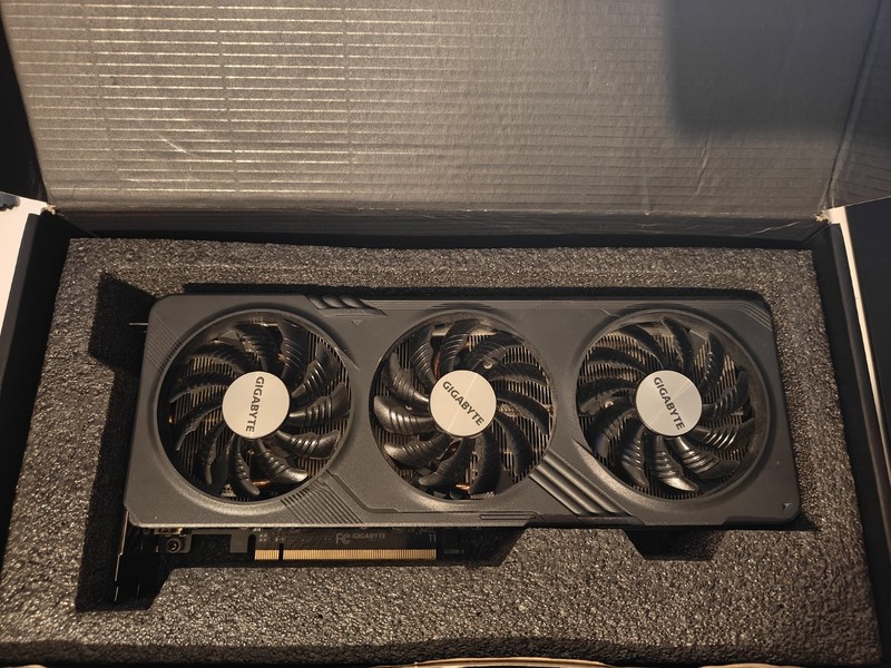 Gigabyte Radeon RX 7600 XT Gaming OC 16GB GDDR6 Graphics Card