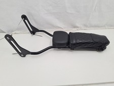 Harley-Davidson Softail Low Rider M8 Einteilige Sissybar hoch schwarz + Polster 