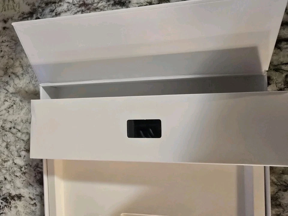 NEW Microsoft 12-inch Surface Pro 3 Tablet Core i5 4GB RAM 128 GB - Image 4 of 4