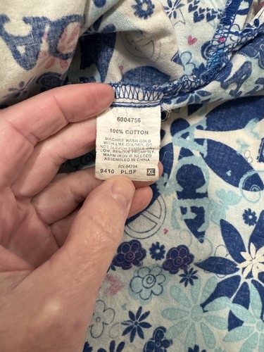 Peaches Sport Scrub Top Blue Peace Love Butterfly Theme Pattern 2 Pockets XL - Picture 4 of 10