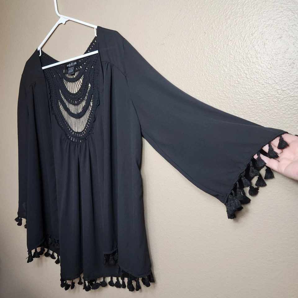 Jaqueta de chiffon preta feminina August Silk com incrustação de crochê e borlas - Tamanho M - Imagem 4 de 4