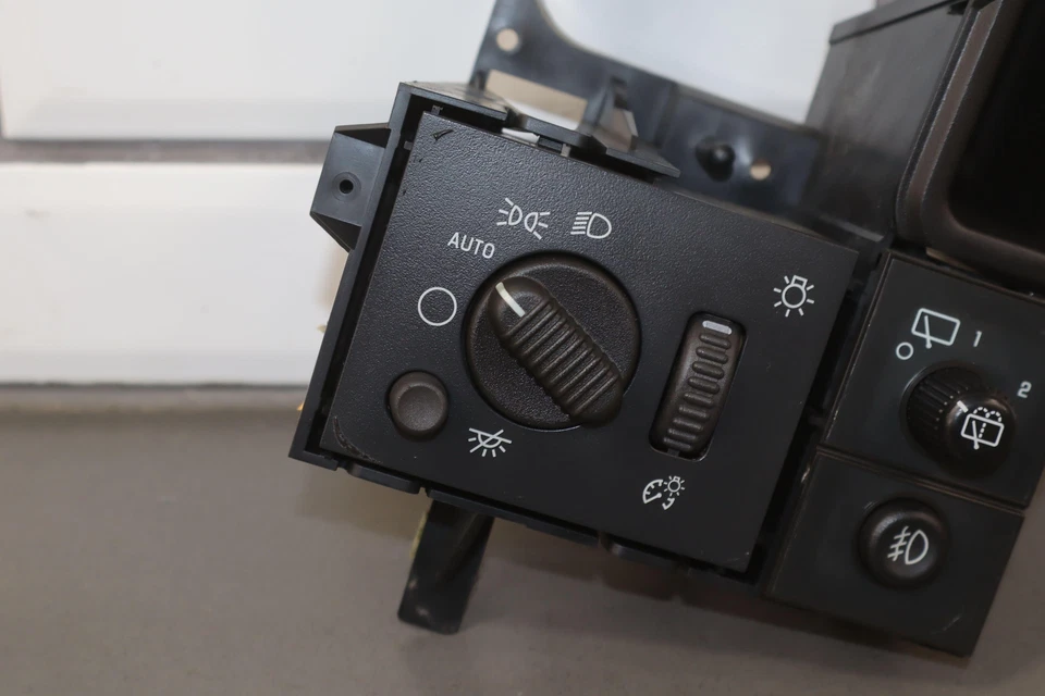 03-06 Interruptor de faros Cadillac Escalade con cubby/ventilación OEM Foto 3 de 4