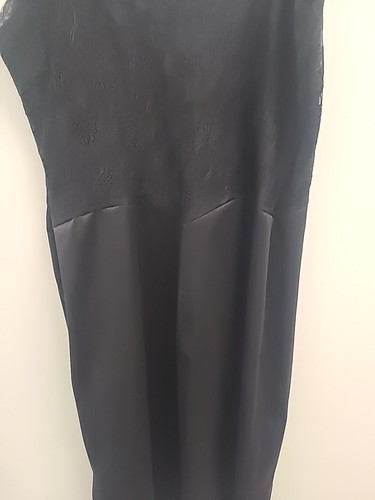 Vanity Fair Slip Black Nylon Lace Size 36 and Length 34 Inches - Picture 8 of 10