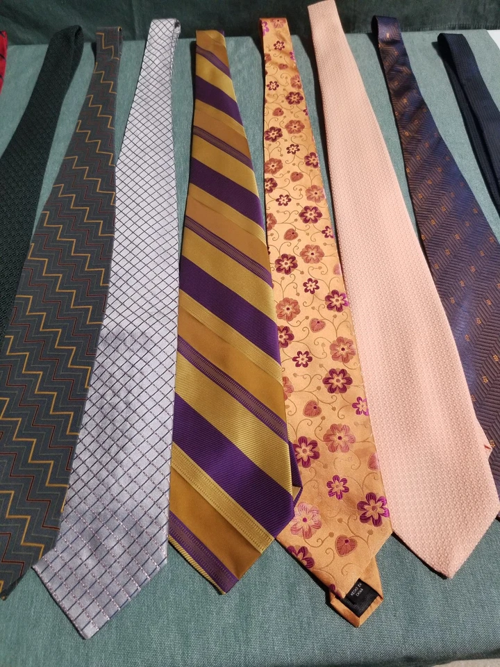 Vintage Lot of 21 Men’s Ties Jos Bank Talbot Bill Blass Cardin Bold Pattern - Image 3 of 4