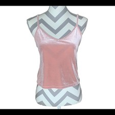 Camiseta sin mangas True by Rue 21 bebé rosa terciopelo aplastado recortada