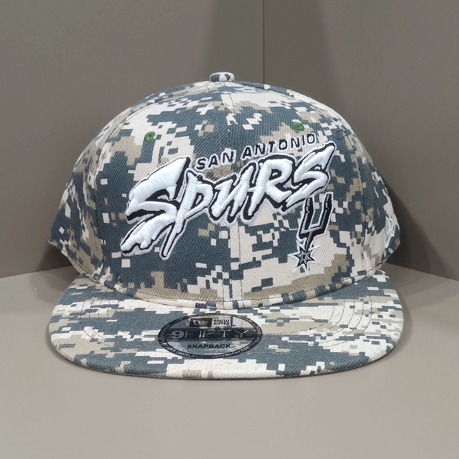 San Antonio Spurs Sports Leisure Embroidered Camouflage Flat Brim Cap Adjustable
Opens in a new wind