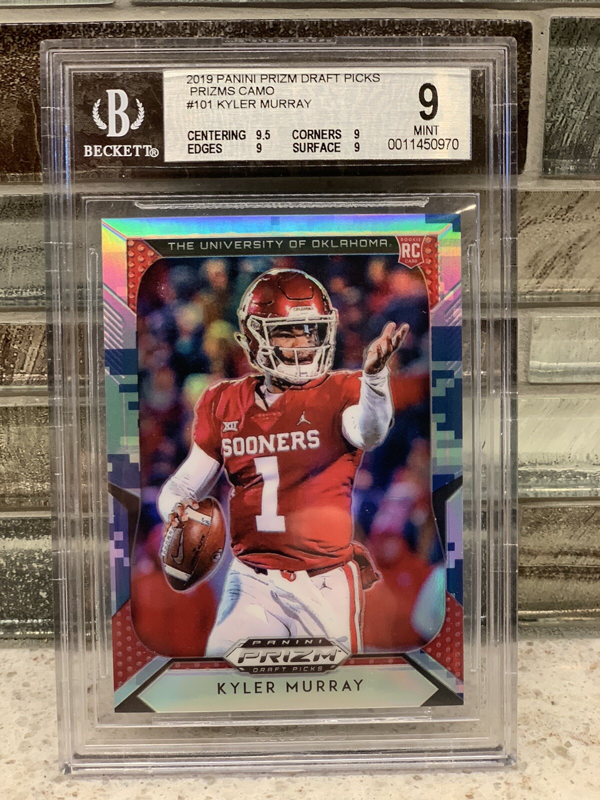 Kyler Murray 2019 Panini Prizm ROOKIE Camo Prizm 11/25 RC Beckett 9  - # 101