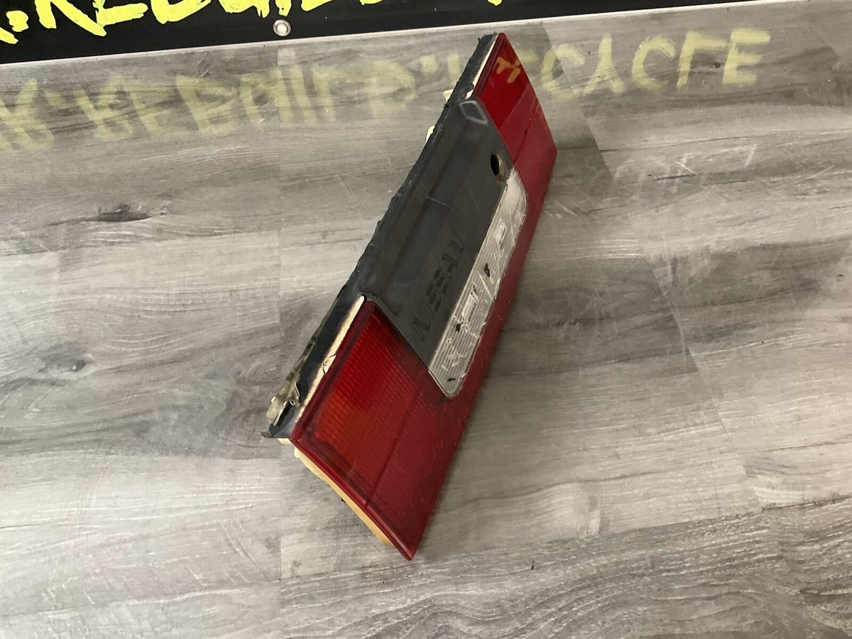 1984 1985 1986 1987 1988 1989 NISSAN 300ZX TRUNK CENTER LIGHT Z2