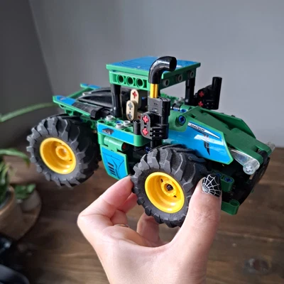 LEGO Technic 42136 John Deere 9620R 4WD Tractor