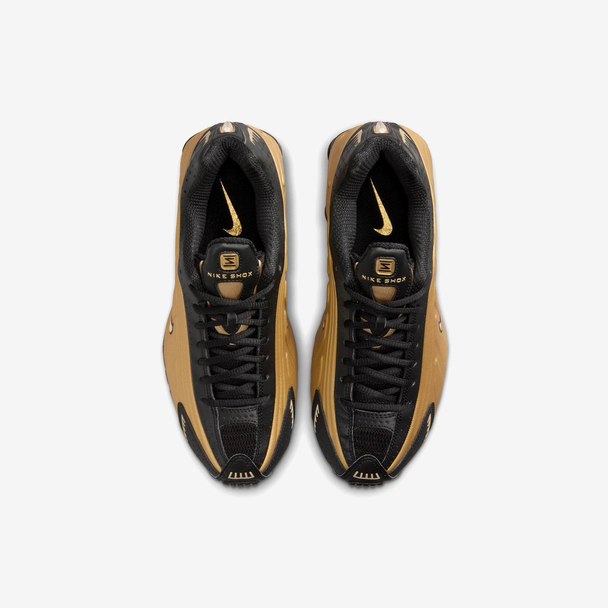 Nike Shox ブラック/ゴールド NIKE SHOX R4 BLACK/METALLIC GOLD-METALLIC SILVER （ナイキ