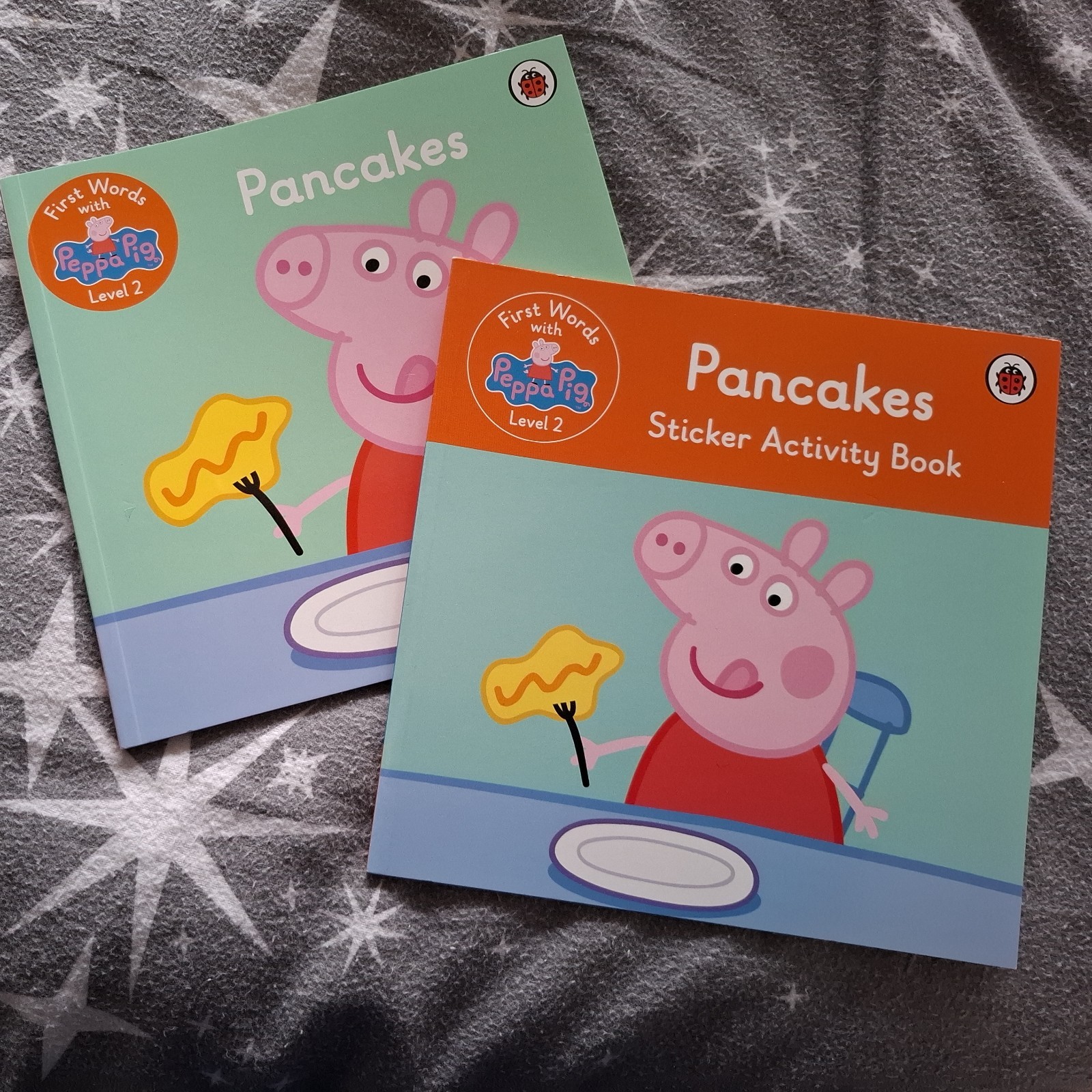 Peppa Pig - 'Pancakes'- Reader & Sticker Activity Book - Level 2 NEW