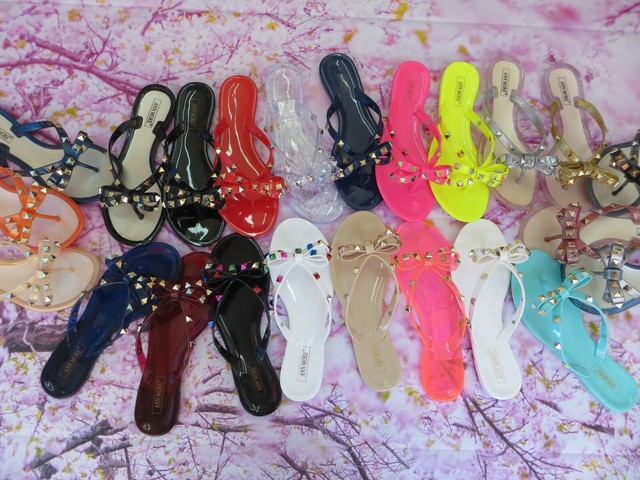 dizzy studded bow jelly sandals