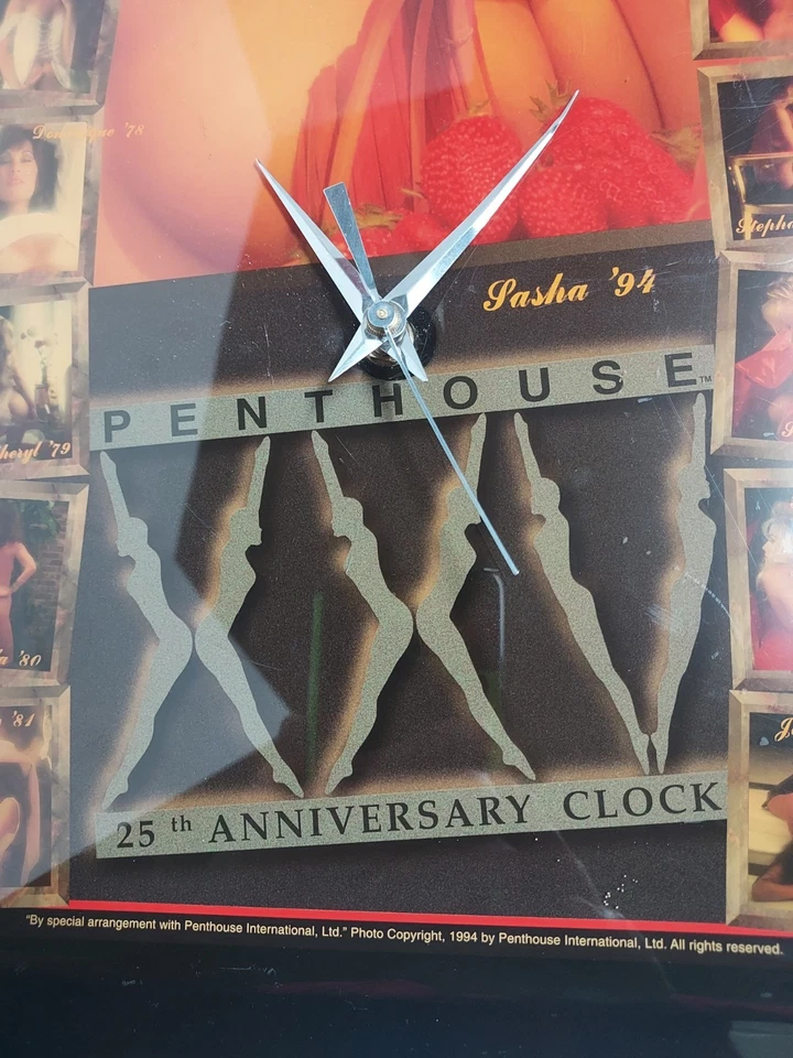 Reloj de pared vintage con herramientas a presión Tasha y Angelle artículos usados 2 piezas Foto 3 de 4