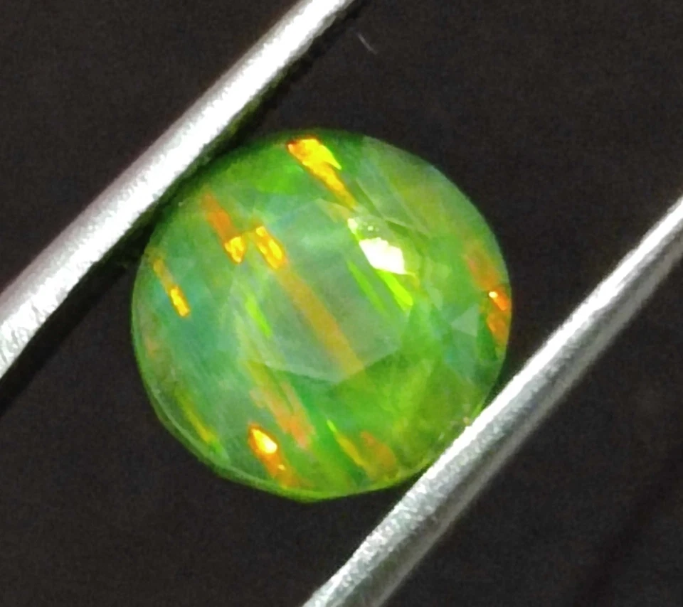 Piedra preciosa natural de corte redondo de titanita con esfena de fuego completo de 5,20 quilates para joyería Foto 4 de 4