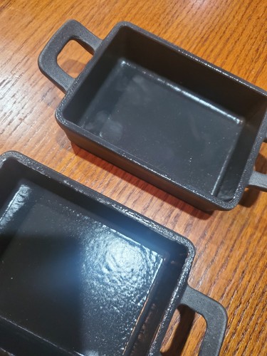 Zakarian Cast Iron Non-Stick Mini Baking Rectangular Pans- Set of 2- black - Picture 6 of 7