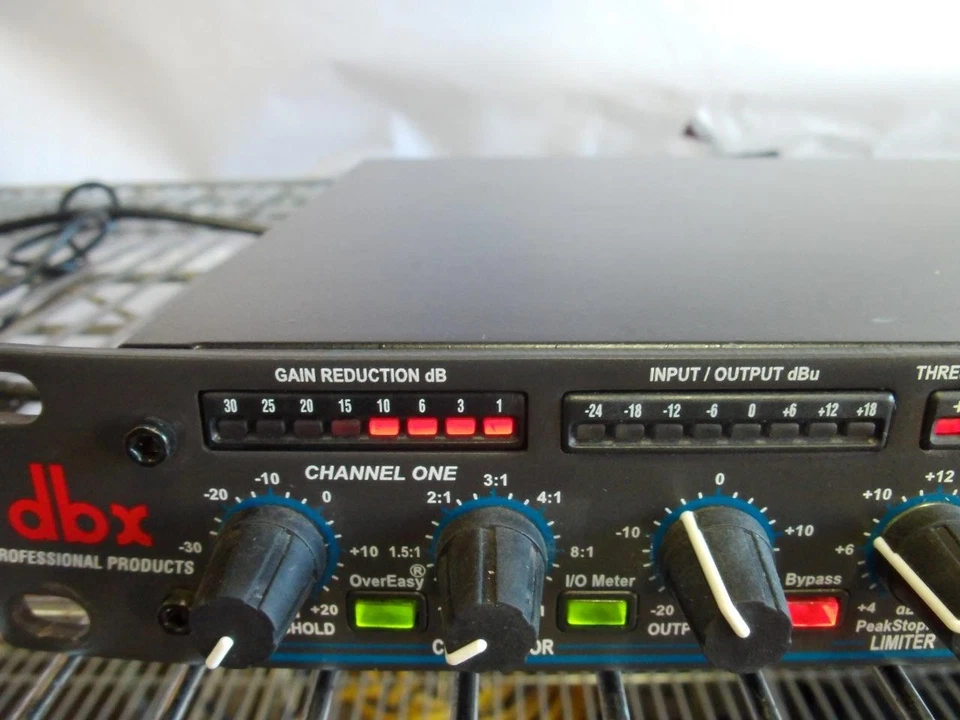 DBX 1046 Professional Quad/Compressor/Limiter (V3401) - Image 2 of 4