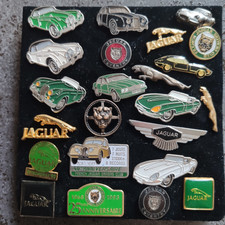 lot de 24  PIN'S VOITURE JAGUAR identique photo