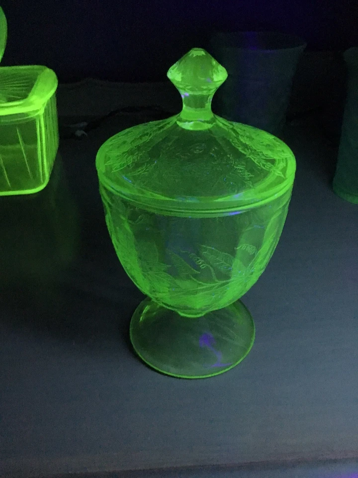 Green Depression Glass Candy Jar Poinsettia Floral w Lid Jeanette 1930s! Glows! - Image 2 of 4