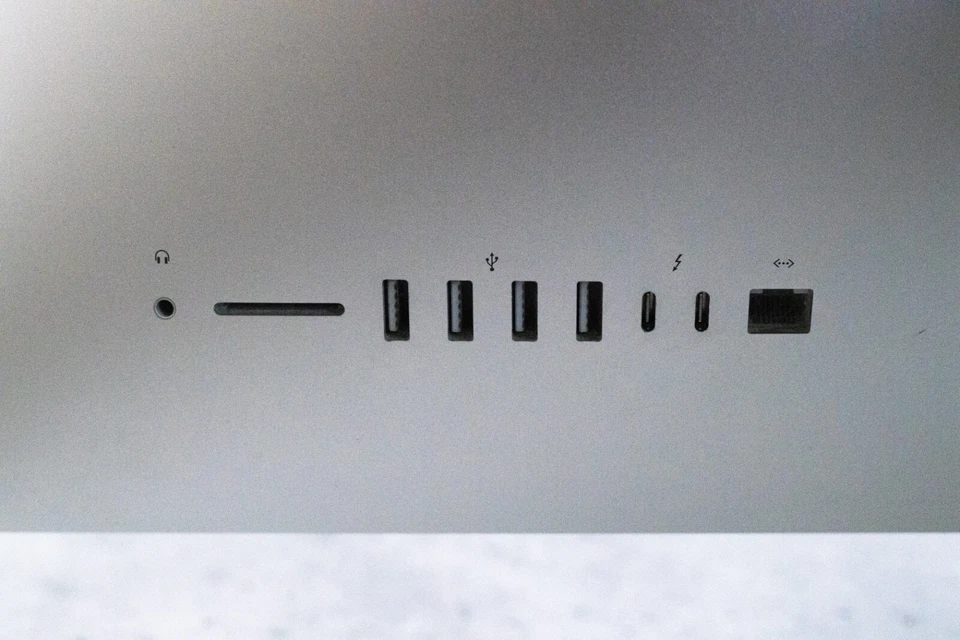 Apple iMac 27"  4.2 ghz Intel i7 Quad-Core 1TB SSD 64Gb RAM Radeon Pro 580 8 GB - Image 4 of 4