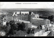 Lot de 2 cartes : BOURGES (18) CASERNE CONDE en vue aérienne 1900 / PORTE animée