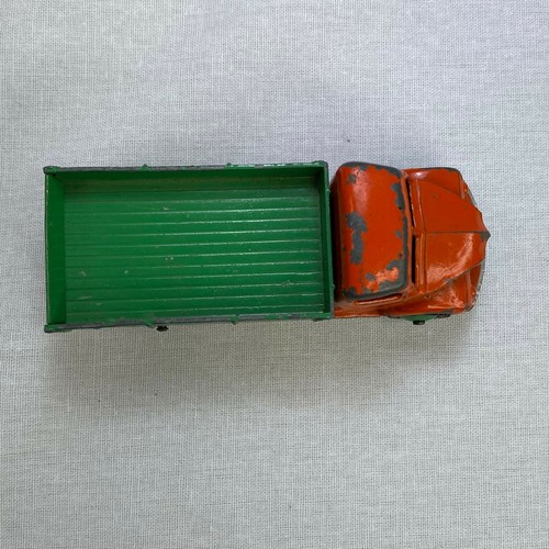 Diecast - DINKY TOYS by Meccano Ltd. Dodge #414 - Orange w/Green Tilting Bed VTG - Picture 5 of 7