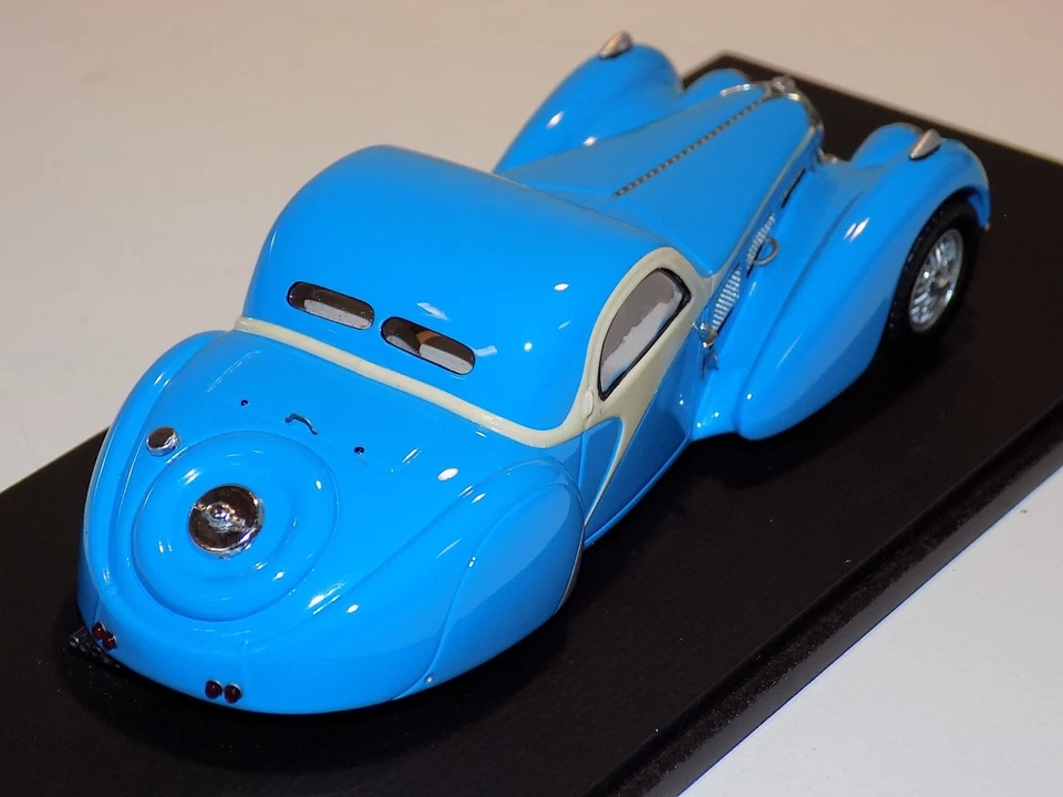 1/43 Spark Bugatti T57 SC Atlante Coupe from 1937 in Blue S2723 "B" - Image 2 of 3