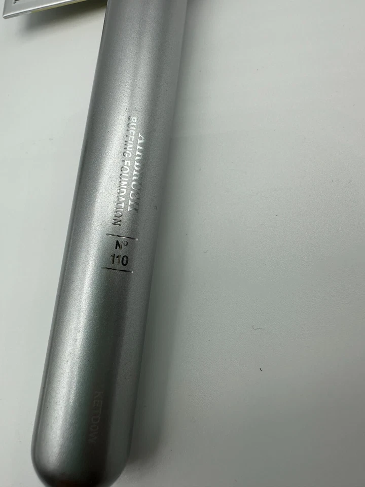 Brand new IT Cosmetics Airbrush Buffing Foundation Brush #110 NEW IN Tube - Image 3 of 3