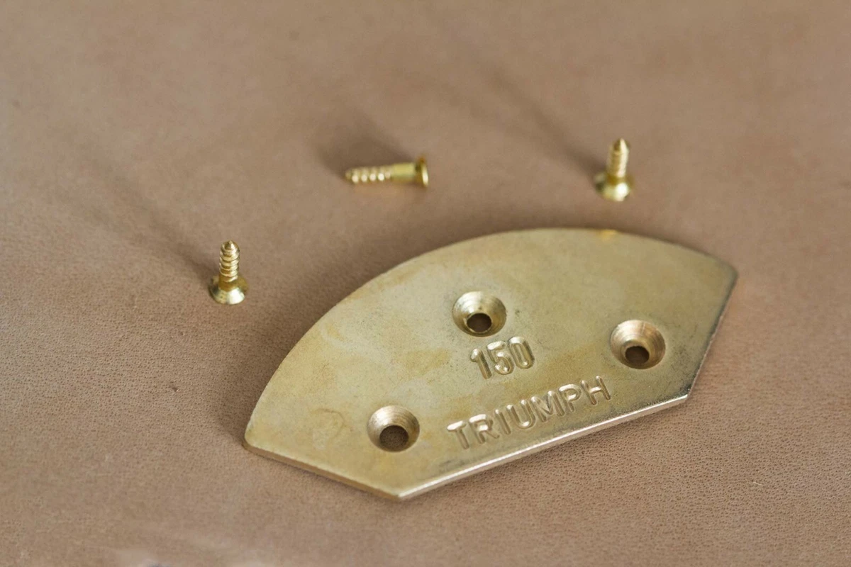 Metal toe shop taps for shoes