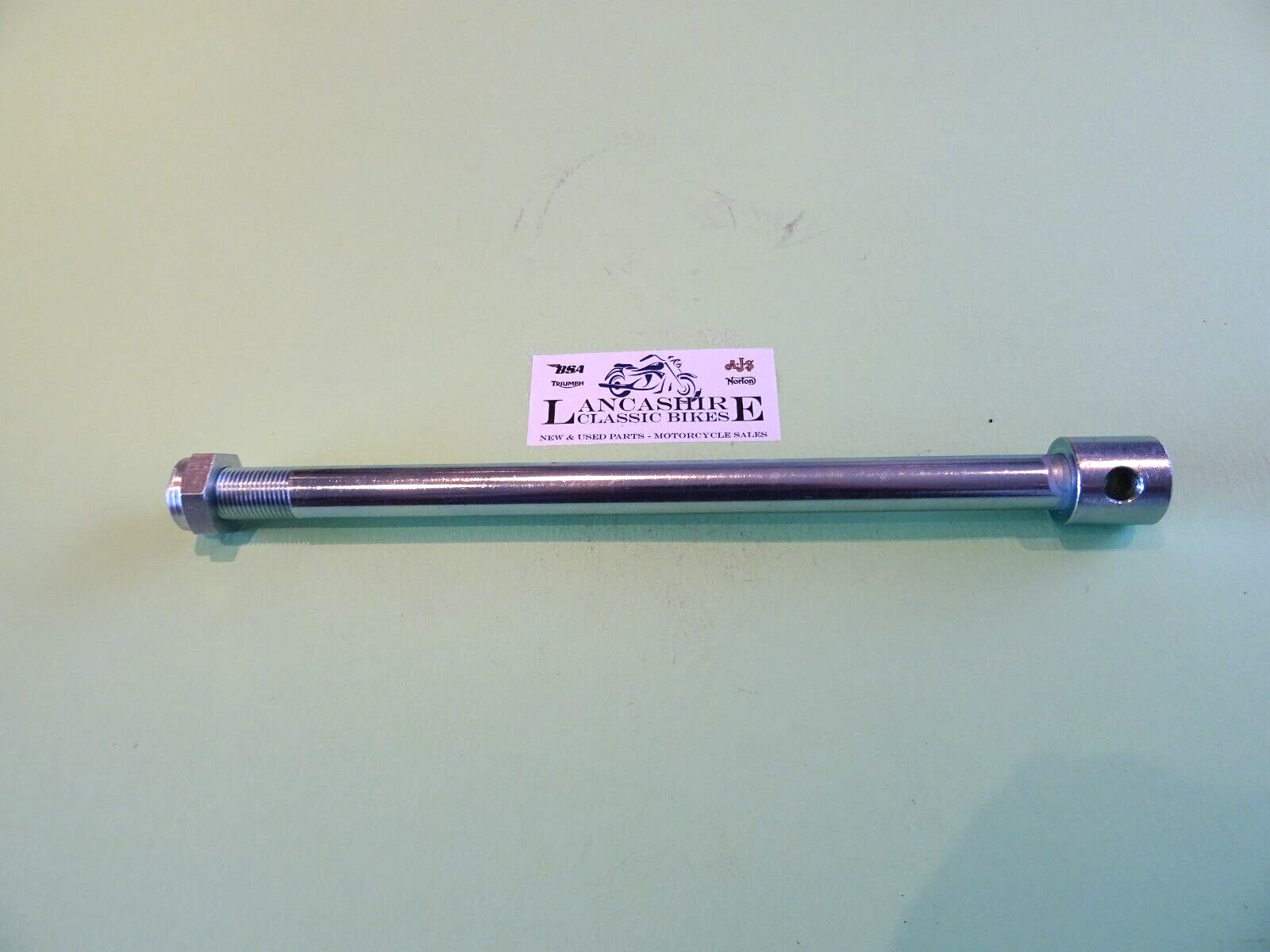 37-7113 TRIUMPH T140 TR7 BONNEVILLE REAR WHEEL SPINDLE  1979-83 UK MADE