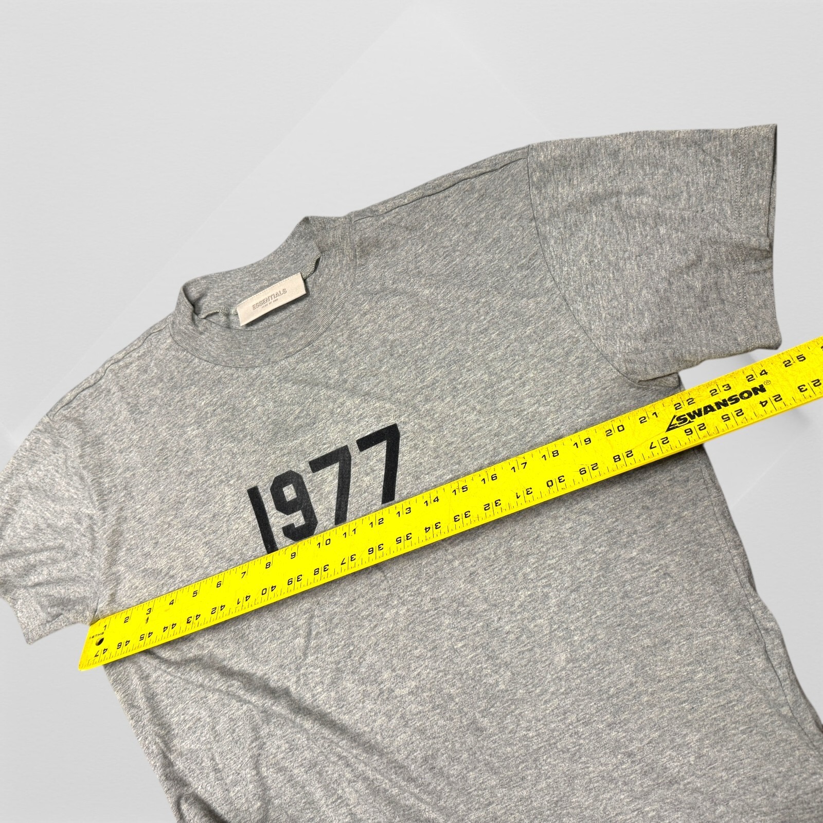 Fear of God Essentials Womens Gray 1977 Short Sleeve T-Shirt Size XL thumbnail 8