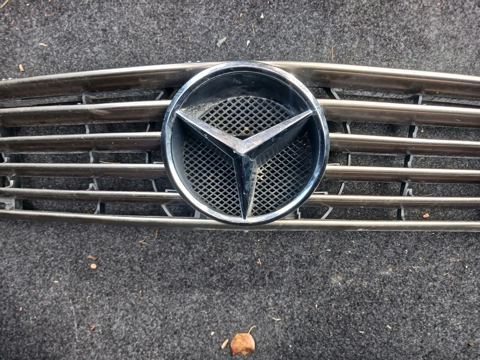 90-02 Mercedes R129 SL600 500SL Front Radiator Hood Grill Grille Assembly Oem - Image 2 of 4