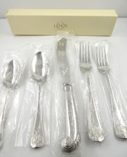 Kirk Stieff WILLIAMSBURG ROYAL SHELL 5 Piece Place Setting Stainless Flatware