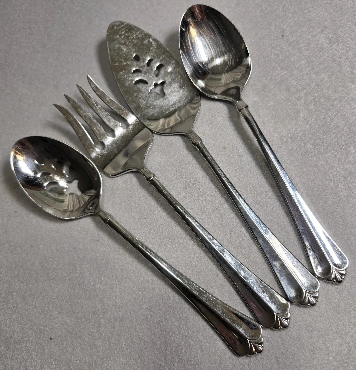 Oneida Juilliard Cube Set Of 4 Serving Pieces Spoons Fork Stainless Flatware