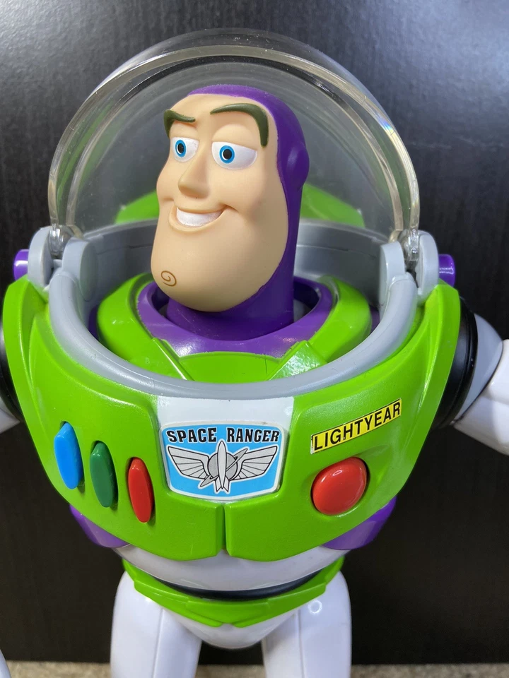 Toy Story Collection Buzz Lightyear Flashing Wings Laser Moving Head PAT PENDING - Image 3 of 4