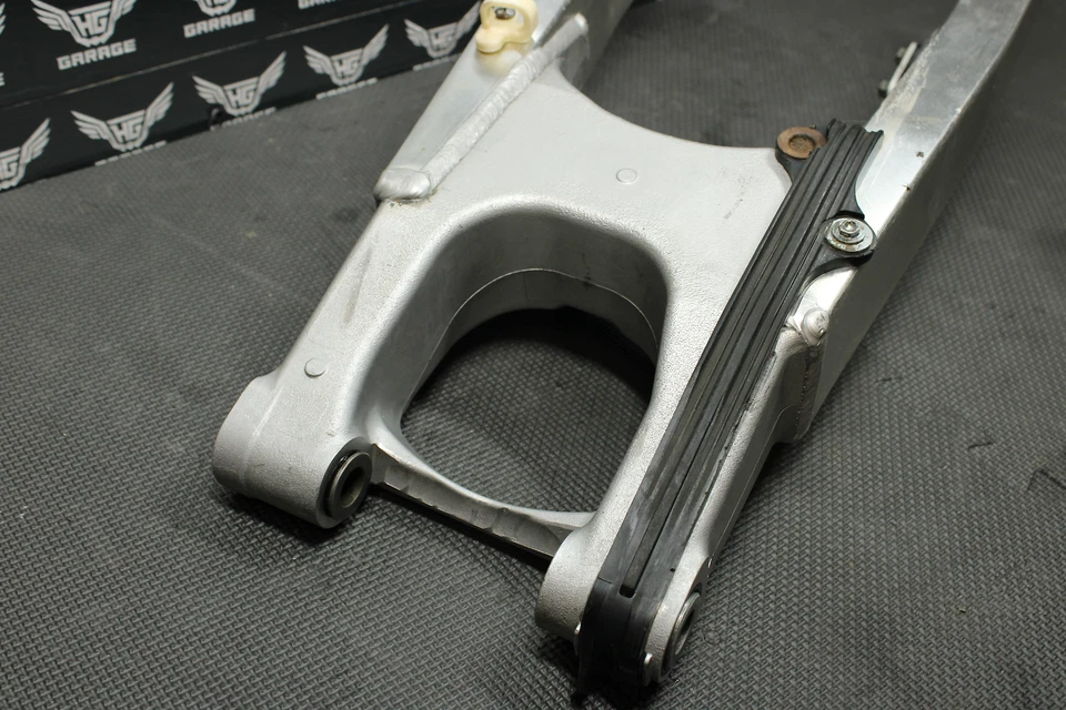 Suzuki RMZ450 RMZ450Z 2006 OEM basculante brazo oscilante suspensión 61000-35G00 Foto 3 de 4