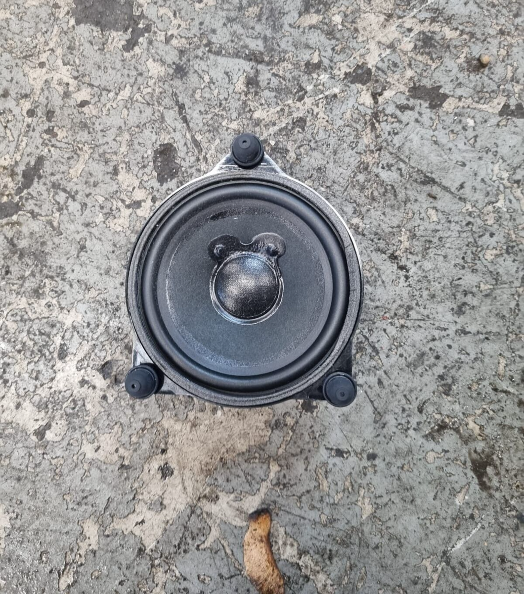 BURMESTER FRONT DOOR SPEAKER A2058205600 FOR MERCEDES C E GLC CLA