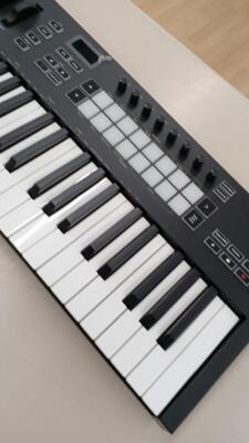 Novation Launchkey 37 (Mk3) 37-key Keyboard Controller | eBay