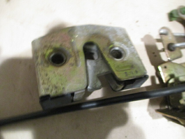 Ferrari Testarossa, 512TR  RH Door Latch Actuator Assy   P/N 61506100 