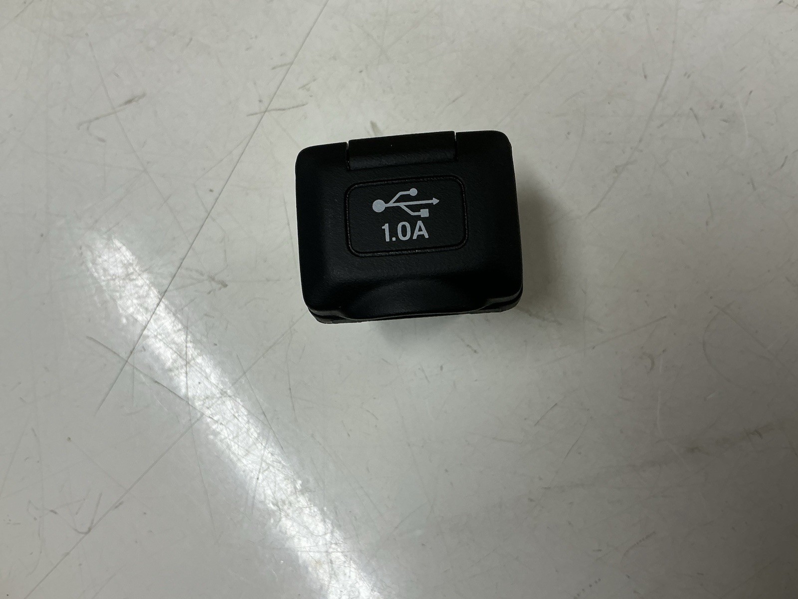 M64729 Honda Civic MK10 2018 1.0A USB Socket Port Housing-GENUINE