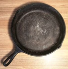 Vintage 3 Notch Lodge No. 10 SK D Cast Iron Skillet Sits Flat 12" Heat Ring