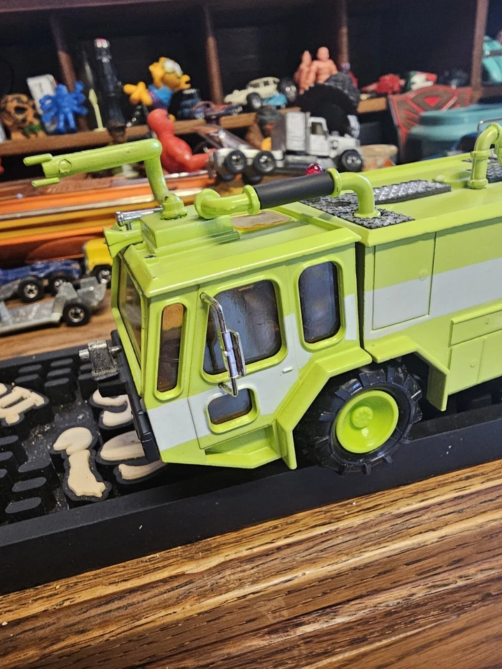 Camión de bomberos del aeropuerto Conrad 5507 E-One Titan III ARFF juguete coleccionista 1/50 W Alemania Foto 2 de 4