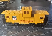 Bachmann Trains - 36' Wide-Vision Caboose - UNION PACIFIC - HO Scale