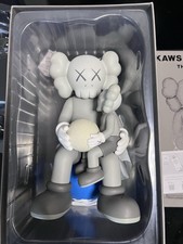 Preços baixos em KAWS KAWS Companion 1:6 figuras de ação de vinil