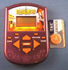HANGMAN ELECTRONIC HANDHELD VIDEO BOARD GAME HASBRO MB PURPLE LCD Free Battery