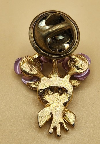 Vtg Pink Ribbon Breast Cancer Awareness Purple Roses Bouquet 3-D Lapel Pin, 7/8" - Picture 5 of 7