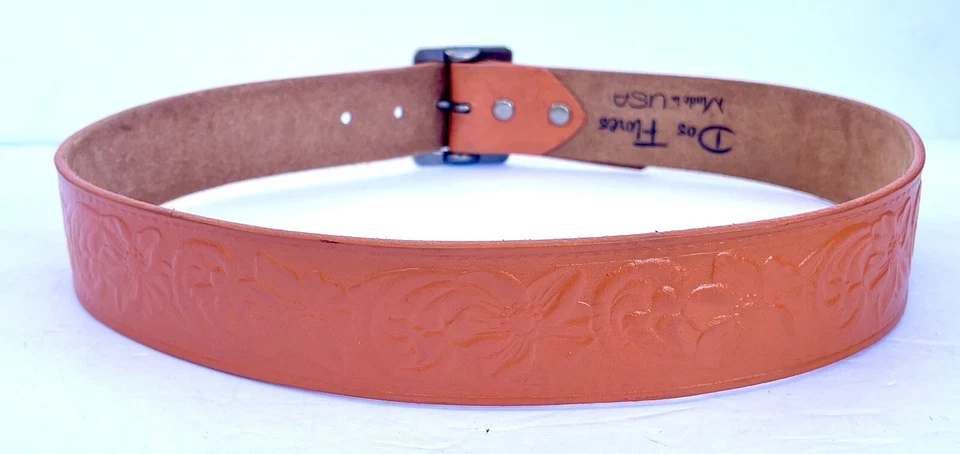 Cinturón liso Dos Flores vintage de cuero naranja en relieve. Hebilla extraíble talla 34. Foto 2 de 4
