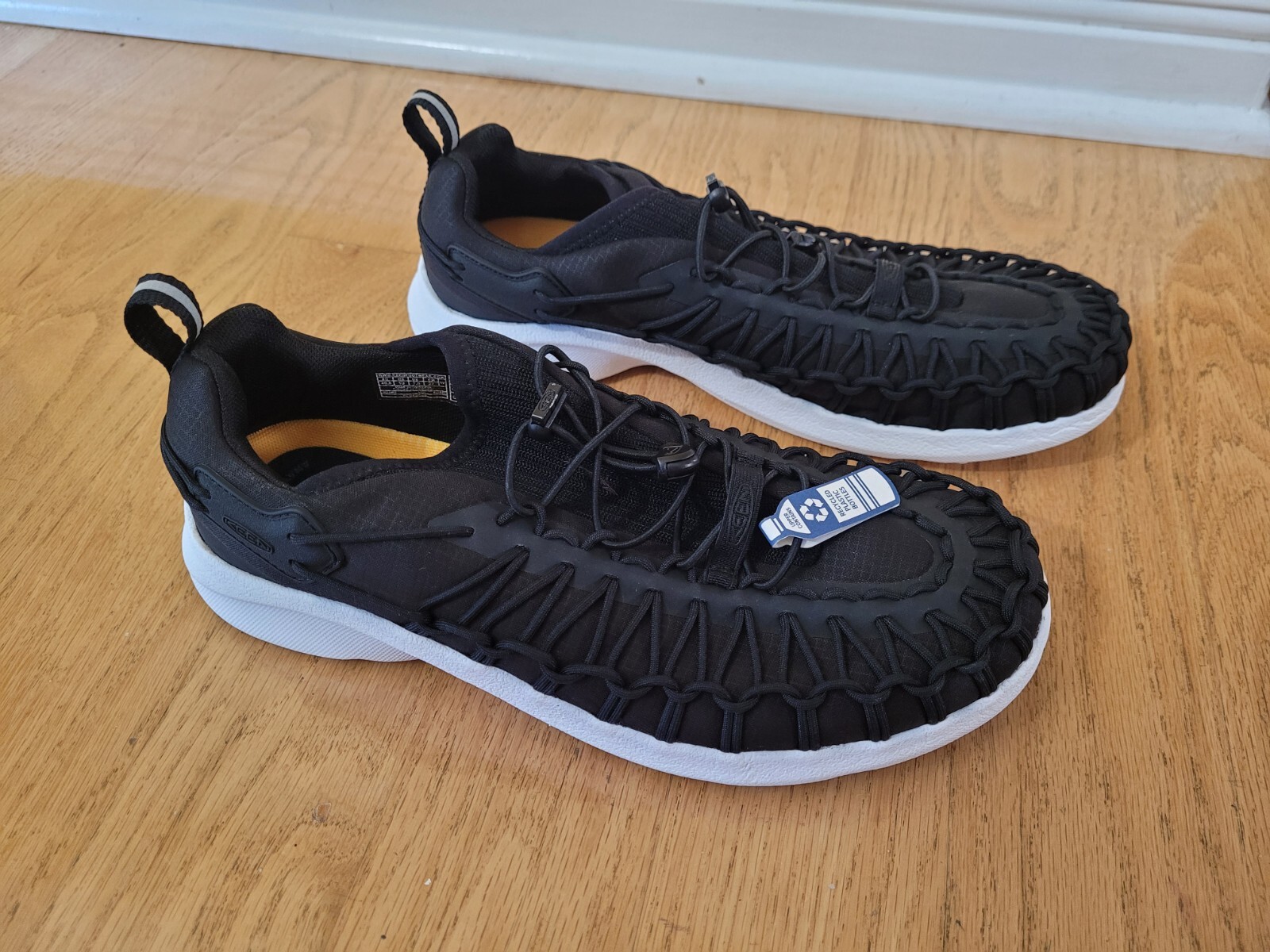 Scarpe da donna Keen Uneek SNK bianche e nere poliestere con lacci taglia 10